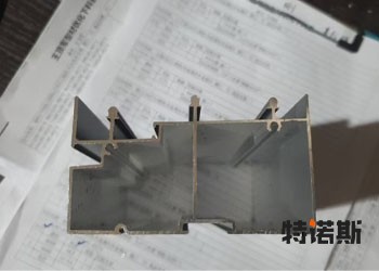 95三轨普通推拉窗